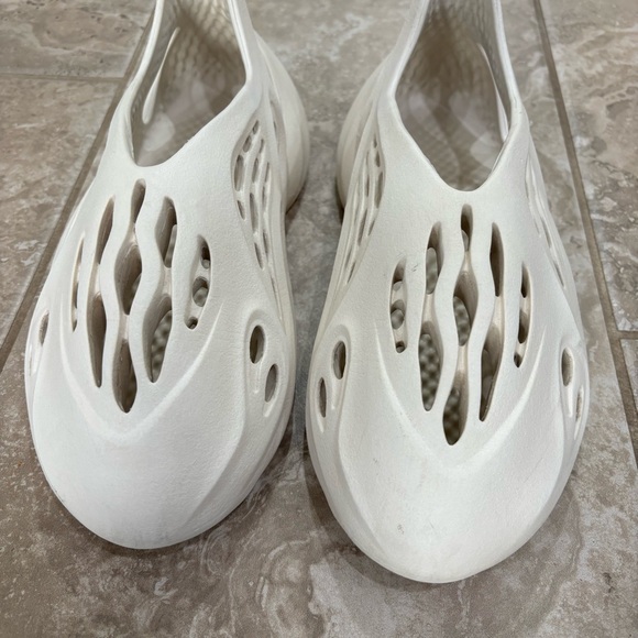 Adidas Men’s Yeezy Foam Runner 'Sand' Sz 10 - Picture 7 of 14